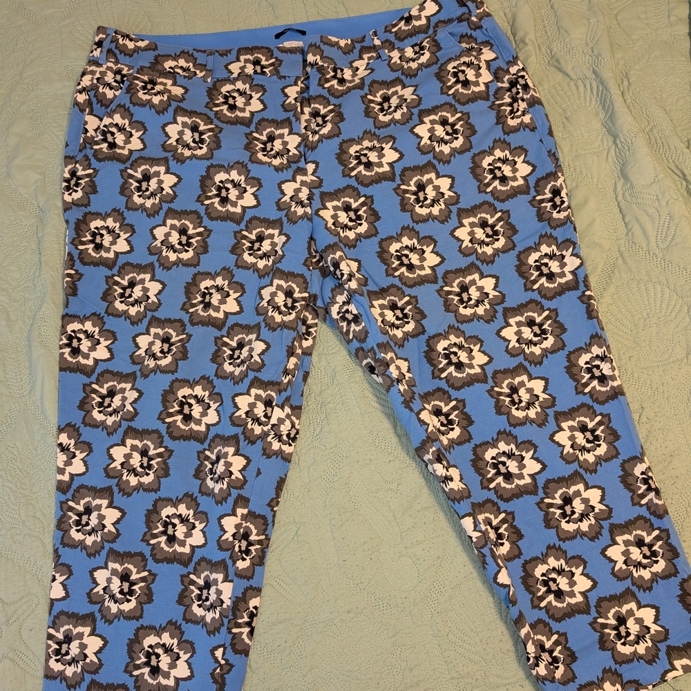 Lane Bryant Blue Floral Print Peddal Pushers.